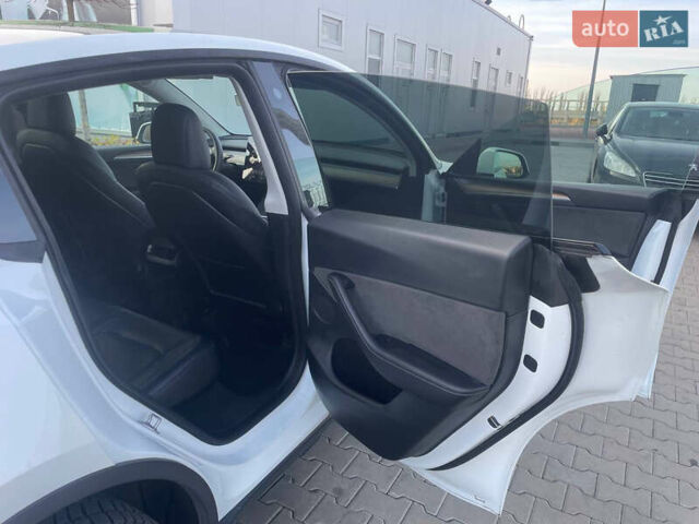 Білий Тесла Model Y, об'ємом двигуна 0 л та пробігом 60 тис. км за 24900 $, фото 25 на Automoto.ua