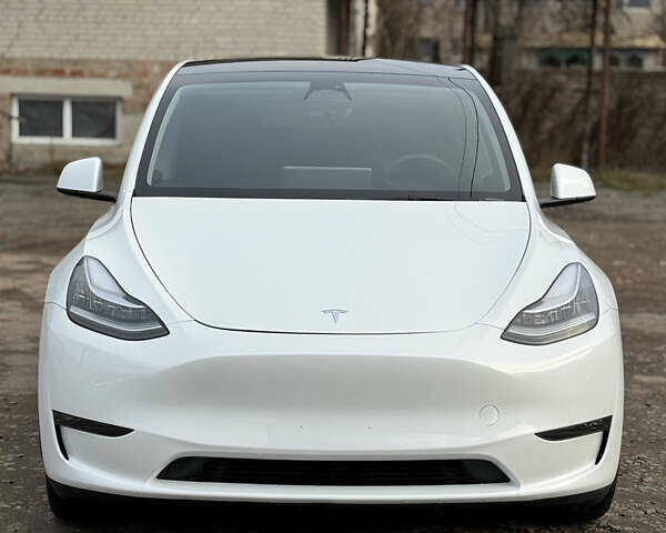 Белый Тесла Model Y, объемом двигателя 0 л и пробегом 16 тыс. км за 26500 $, фото 1 на Automoto.ua