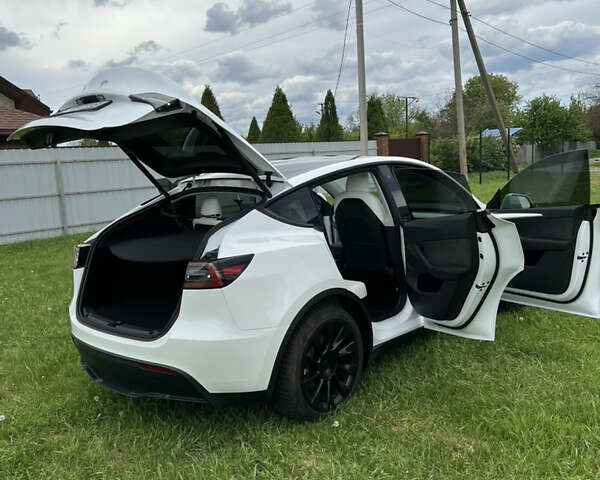 Белый Тесла Model Y, объемом двигателя 0 л и пробегом 13 тыс. км за 29500 $, фото 9 на Automoto.ua