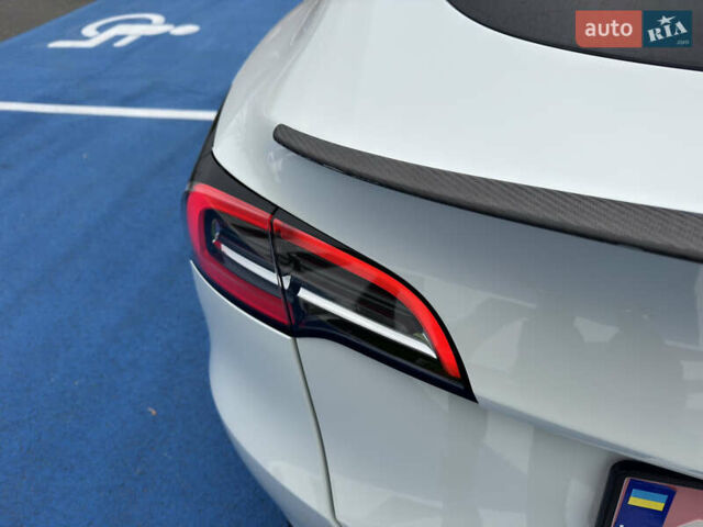 Белый Тесла Model Y, объемом двигателя 0 л и пробегом 68 тыс. км за 35000 $, фото 29 на Automoto.ua