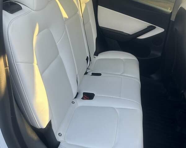 Тесла Model Y 2022 у Києві на Automoto.ua Білий Тесла Model Y, об'ємом двигуна 0 л та пробігом 25 тис. км за 35500 $, фото 31 на Automoto.ua