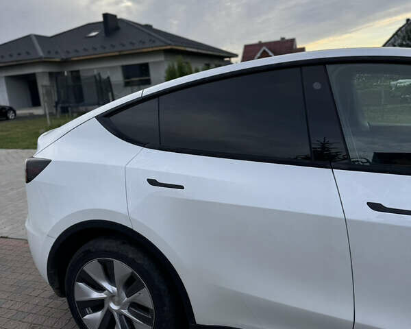 Белый Тесла Model Y, объемом двигателя 0 л и пробегом 69 тыс. км за 17900 $, фото 3 на Automoto.ua