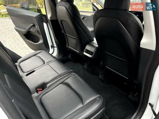 Белый Тесла Model Y, объемом двигателя 0 л и пробегом 34 тыс. км за 31500 $, фото 1 на Automoto.ua