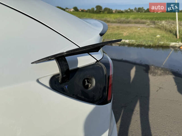 Белый Тесла Model Y, объемом двигателя 0 л и пробегом 51 тыс. км за 31000 $, фото 33 на Automoto.ua
