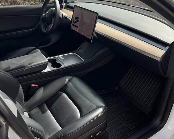 Тесла Model Y 2022 у Сокале на Automoto.ua Білий Тесла Model Y, об'ємом двигуна 0 л та пробігом 75 тис. км за 27500 $, фото 7 на Automoto.ua