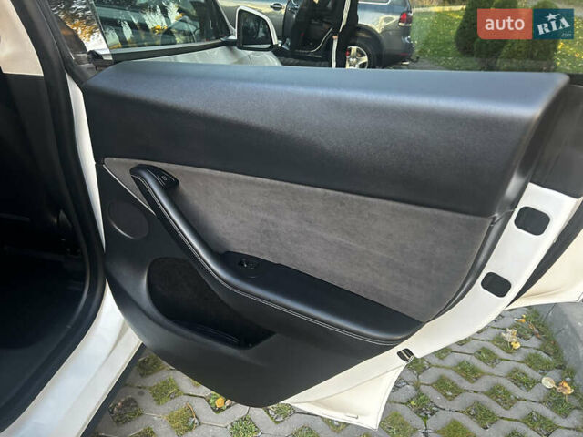 Тесла Model Y 2022 в Тернополе на Automoto.ua Белый Тесла Model Y, объемом двигателя 0 л и пробегом 52 тыс. км за 27300 $, фото 9 на Automoto.ua