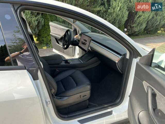 Білий Тесла Model Y, об'ємом двигуна 0 л та пробігом 32 тис. км за 28300 $, фото 24 на Automoto.ua