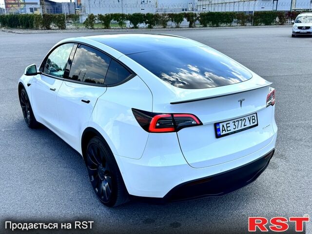 Білий Тесла Model Y, об'ємом двигуна 0.39 л та пробігом 64 тис. км за 28500 $, фото 3 на Automoto.ua