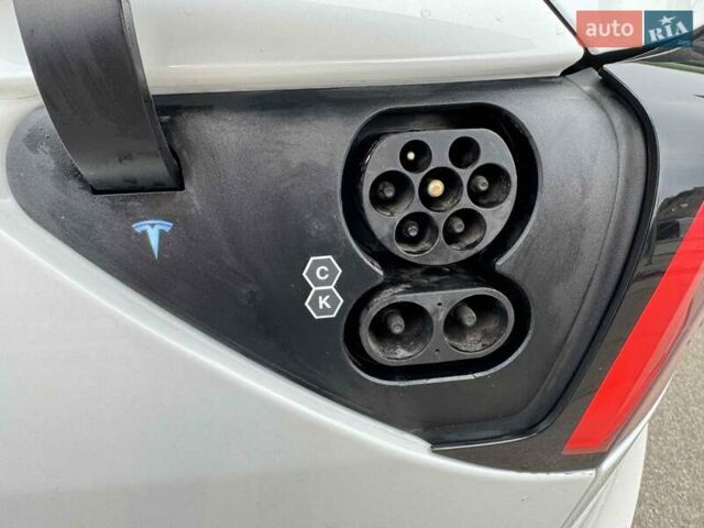 Белый Тесла Model Y, объемом двигателя 0 л и пробегом 45 тыс. км за 33000 $, фото 1 на Automoto.ua