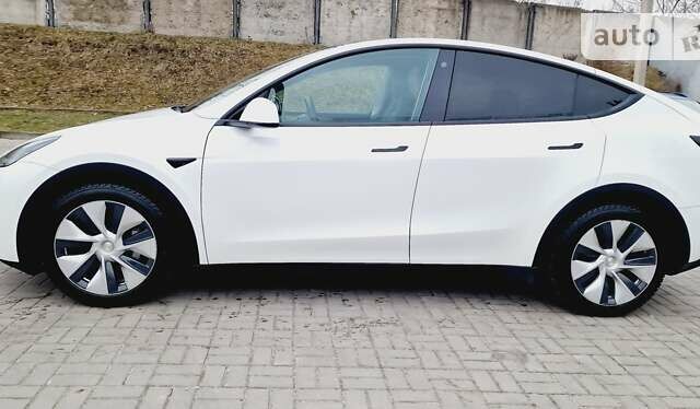 Белый Тесла Model Y, объемом двигателя 0 л и пробегом 48 тыс. км за 41800 $, фото 2 на Automoto.ua