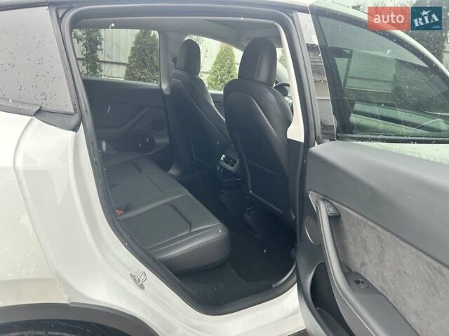 Белый Тесла Model Y, объемом двигателя 0 л и пробегом 94 тыс. км за 29999 $, фото 12 на Automoto.ua