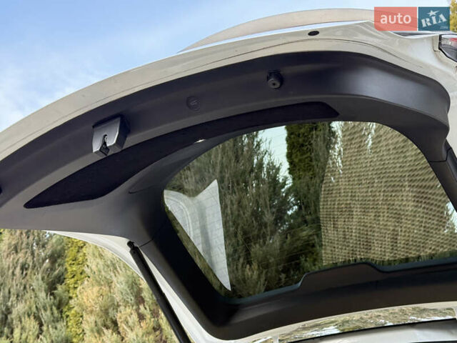 Белый Тесла Model Y, объемом двигателя 0 л и пробегом 129 тыс. км за 27400 $, фото 30 на Automoto.ua