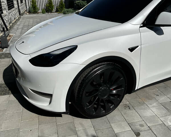 Белый Тесла Model Y, объемом двигателя 0 л и пробегом 59 тыс. км за 26999 $, фото 11 на Automoto.ua