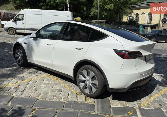 Белый Тесла Model Y, объемом двигателя 0 л и пробегом 8 тыс. км за 31000 $, фото 6 на Automoto.ua
