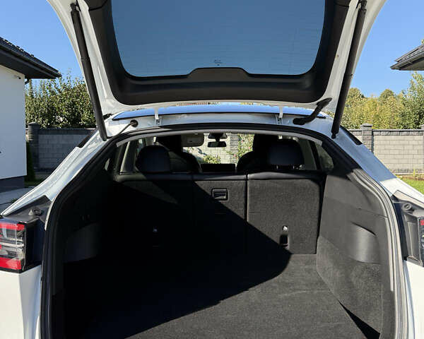 Тесла Model Y 2022 в Ровно на Automoto.ua Белый Тесла Model Y, объемом двигателя 0 л и пробегом 105 тыс. км за 27000 $, фото 9 на Automoto.ua