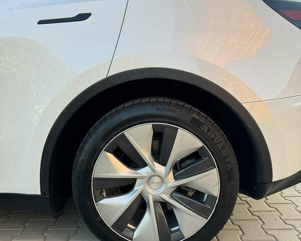 Белый Тесла Model Y, объемом двигателя 0 л и пробегом 94 тыс. км за 24500 $, фото 17 на Automoto.ua