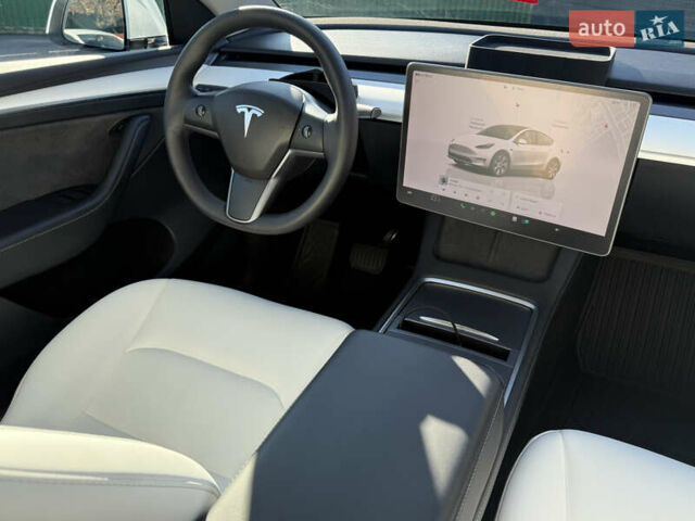 Білий Тесла Model Y, об'ємом двигуна 0 л та пробігом 45 тис. км за 27500 $, фото 2 на Automoto.ua