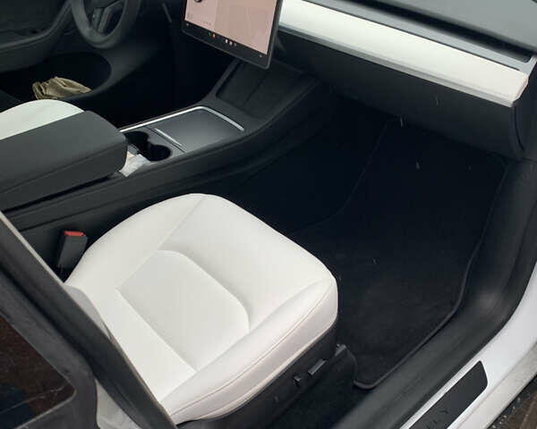 Белый Тесла Model Y, объемом двигателя 0 л и пробегом 4 тыс. км за 33000 $, фото 8 на Automoto.ua