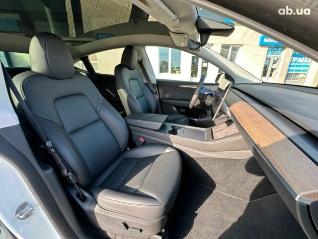 Белый Тесла Model Y, объемом двигателя 20 л и пробегом 28 тыс. км за 32990 $, фото 21 на Automoto.ua