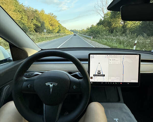 Белый Тесла Model Y, объемом двигателя 0 л и пробегом 81 тыс. км за 25900 $, фото 14 на Automoto.ua
