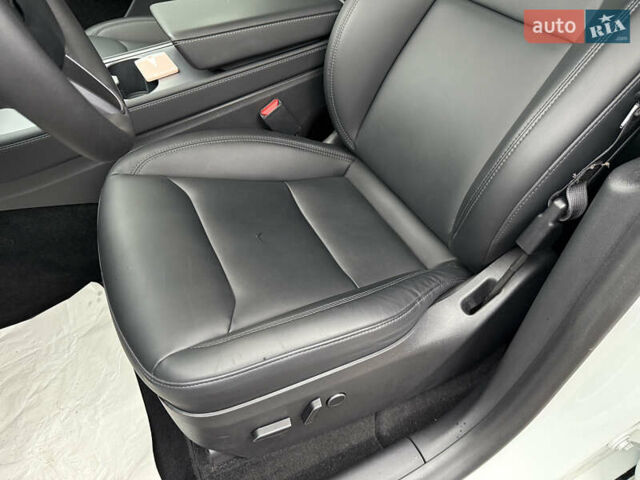 Белый Тесла Model Y, объемом двигателя 0 л и пробегом 53 тыс. км за 36700 $, фото 19 на Automoto.ua