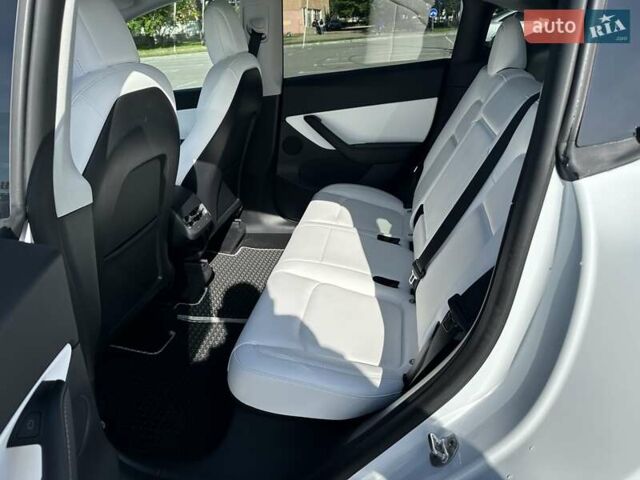 Білий Тесла Model Y, об'ємом двигуна 0 л та пробігом 47 тис. км за 30000 $, фото 9 на Automoto.ua