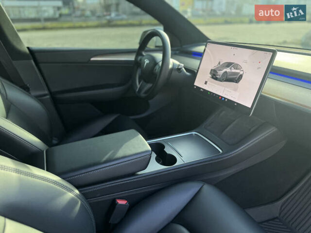 Білий Тесла Model Y, об'ємом двигуна 0 л та пробігом 53 тис. км за 28000 $, фото 21 на Automoto.ua