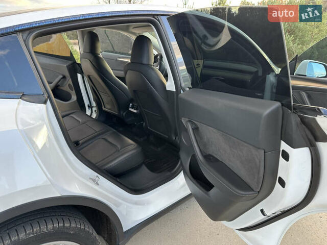 Тесла Model Y 2022 у Житомирі на Automoto.ua Білий Тесла Model Y, об'ємом двигуна 0 л та пробігом 195 тис. км за 21700 $, фото 13 на Automoto.ua