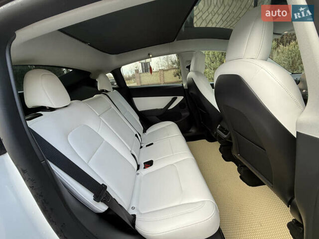 Белый Тесла Model Y, объемом двигателя 0 л и пробегом 129 тыс. км за 27400 $, фото 22 на Automoto.ua