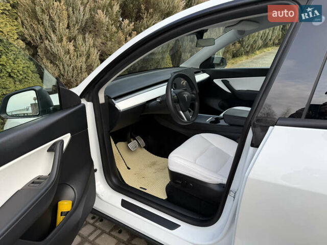 Белый Тесла Model Y, объемом двигателя 0 л и пробегом 129 тыс. км за 27400 $, фото 26 на Automoto.ua