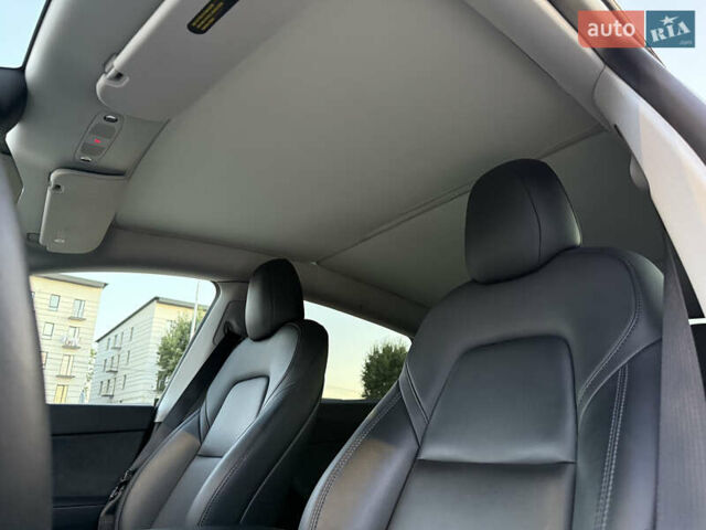 Белый Тесла Model Y, объемом двигателя 0 л и пробегом 81 тыс. км за 25900 $, фото 17 на Automoto.ua