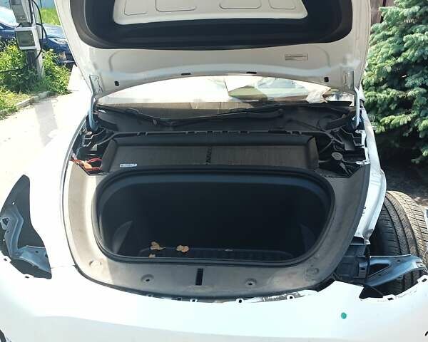 Тесла Model Y 2022 в Киеве на Automoto.ua Белый Тесла Model Y, объемом двигателя 0 л и пробегом 57 тыс. км за 25950 $, фото 13 на Automoto.ua