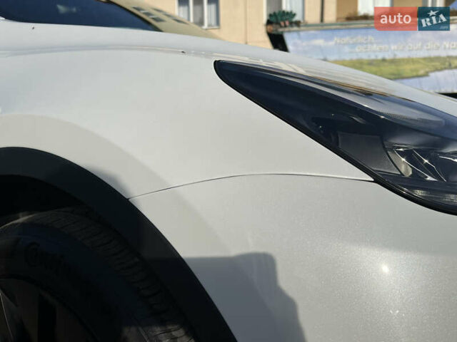 Білий Тесла Model Y, об'ємом двигуна 0 л та пробігом 12 тис. км за 24750 $, фото 28 на Automoto.ua