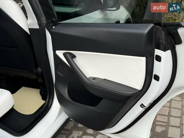 Белый Тесла Model Y, объемом двигателя 0 л и пробегом 129 тыс. км за 27400 $, фото 21 на Automoto.ua