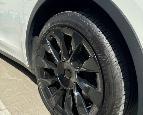 Белый Тесла Model Y, объемом двигателя 0 л и пробегом 49 тыс. км за 28000 $, фото 19 на Automoto.ua