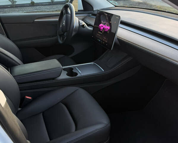 Білий Тесла Model Y, об'ємом двигуна 0 л та пробігом 52 тис. км за 26000 $, фото 13 на Automoto.ua