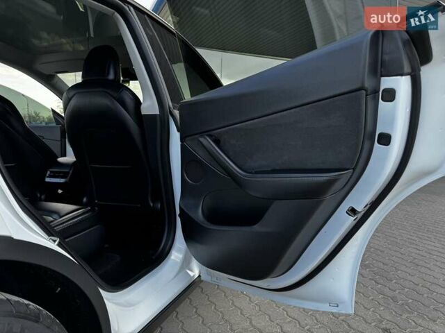 Белый Тесла Model Y, объемом двигателя 0 л и пробегом 59 тыс. км за 28800 $, фото 25 на Automoto.ua
