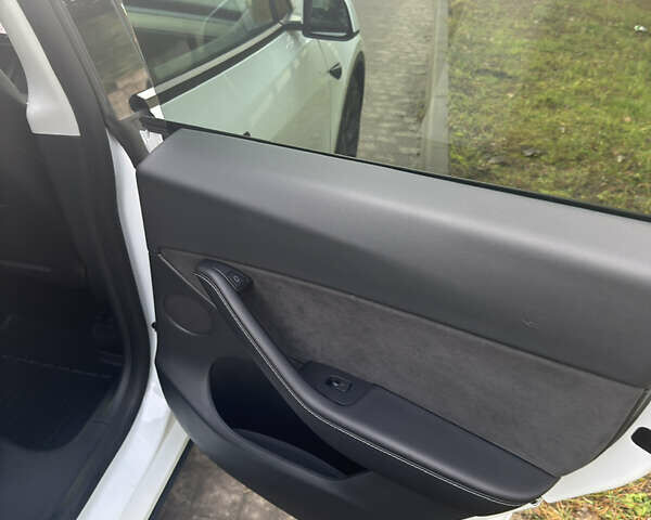 Белый Тесла Model Y, объемом двигателя 0 л и пробегом 86 тыс. км за 24500 $, фото 17 на Automoto.ua