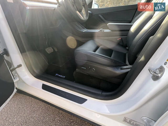 Білий Тесла Model Y, об'ємом двигуна 0 л та пробігом 12 тис. км за 24750 $, фото 36 на Automoto.ua