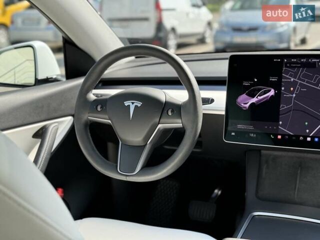 Белый Тесла Model Y, объемом двигателя 0 л и пробегом 49 тыс. км за 28000 $, фото 9 на Automoto.ua