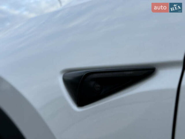 Белый Тесла Model Y, объемом двигателя 0 л и пробегом 59 тыс. км за 28950 $, фото 13 на Automoto.ua