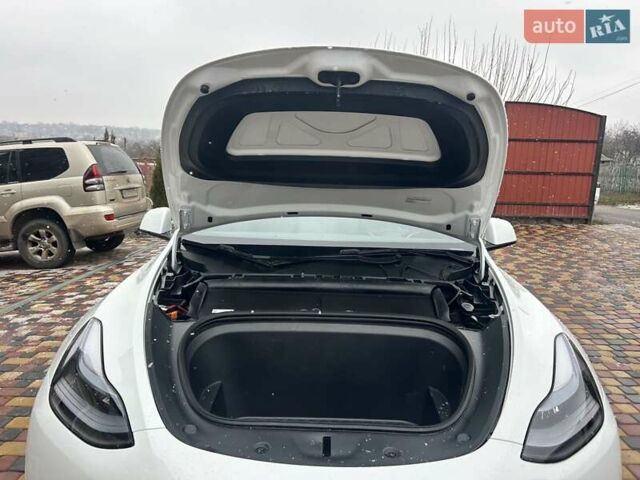 Белый Тесла Model Y, объемом двигателя 0 л и пробегом 94 тыс. км за 29999 $, фото 16 на Automoto.ua