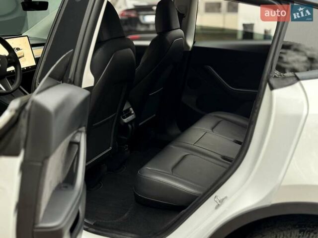 Білий Тесла Model Y, об'ємом двигуна 0 л та пробігом 60 тис. км за 28500 $, фото 14 на Automoto.ua
