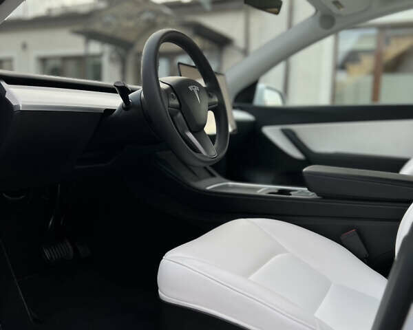 Белый Тесла Model Y, объемом двигателя 0 л и пробегом 21 тыс. км за 26200 $, фото 9 на Automoto.ua