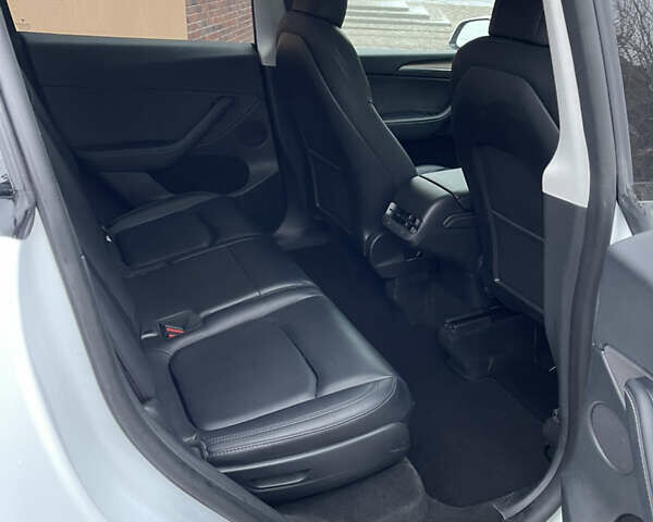 Белый Тесла Model Y, объемом двигателя 0 л и пробегом 56 тыс. км за 35000 $, фото 7 на Automoto.ua