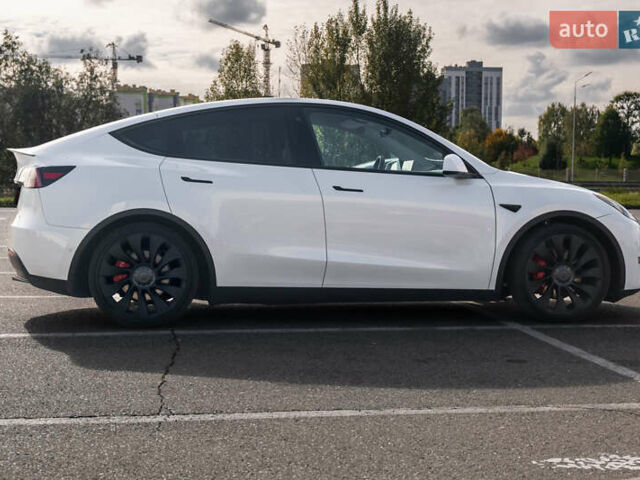 Белый Тесла Model Y, объемом двигателя 0 л и пробегом 50 тыс. км за 30000 $, фото 11 на Automoto.ua