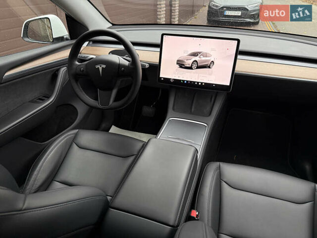Белый Тесла Model Y, объемом двигателя 0 л и пробегом 53 тыс. км за 36700 $, фото 34 на Automoto.ua