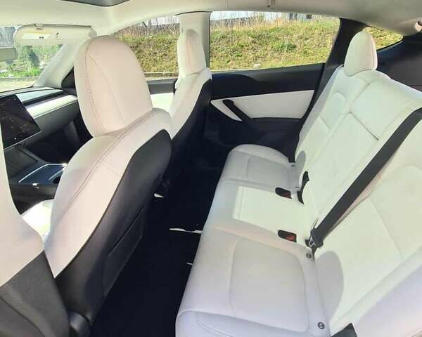 Белый Тесла Model Y, объемом двигателя 0 л и пробегом 54 тыс. км за 28000 $, фото 10 на Automoto.ua