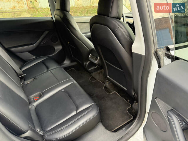 Белый Тесла Model Y, объемом двигателя 0 л и пробегом 50 тыс. км за 39900 $, фото 8 на Automoto.ua