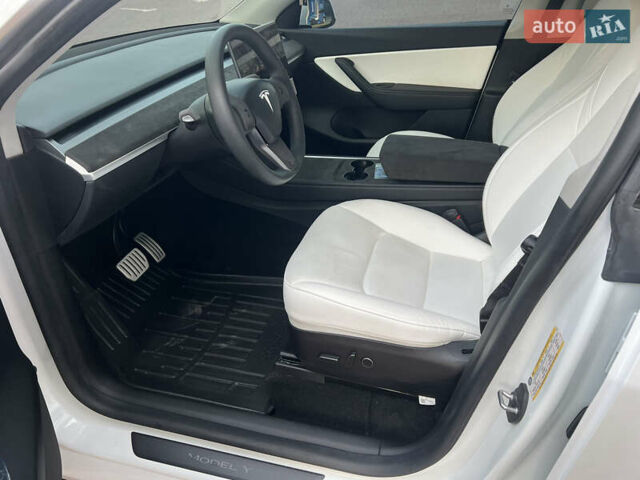 Белый Тесла Model Y, объемом двигателя 0 л и пробегом 21 тыс. км за 34999 $, фото 36 на Automoto.ua